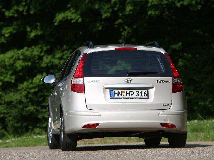  Hyundai i30 CW Blue Drive 2010 года  (фото 11 из 21)